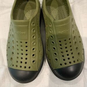 Native Jefferson size 10. Great used condition. Excellent color.